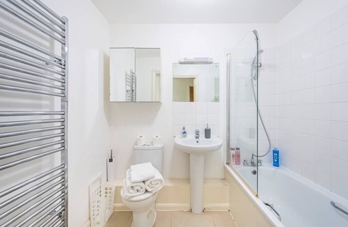 Vauxhall Apartment | Central London 2 Bed Riverside