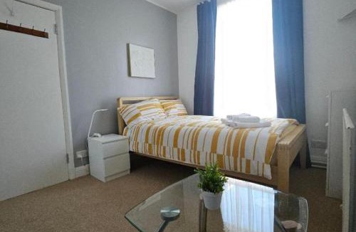 Walworth House | Central London Stay for 3