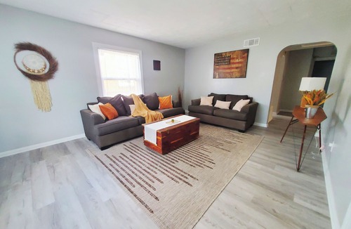 Southside House | Central Louisville Gem – King Size Bed