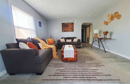 Southside House | Central Louisville Gem – King Size Bed