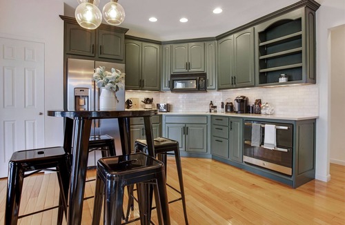 Augusta House | Central Luxe 5br Home - Hot Tub & Views - 🥂 🍷n