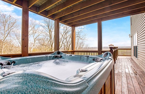 Augusta House | Central Luxe 5br Home - Hot Tub & Views - 🥂 🍷n
