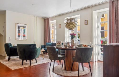 Copenhagen City Centre Apartment | Central Luxury Flat - Walk to Nyhavn Tivoli & Metro