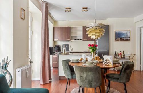 Copenhagen City Centre Apartment | Central Luxury Flat - Walk to Nyhavn Tivoli & Metro