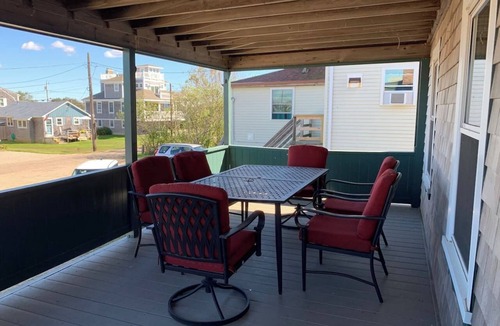 Matunuck House | Central Matunuck Bungalow