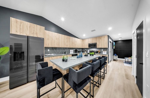 Ludlam House | Central Miami Family Entertainment Home