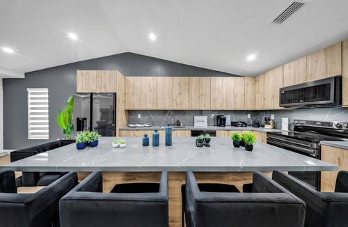 Ludlam House | Central Miami Family Entertainment Home