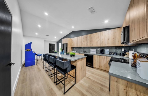 Ludlam House | Central Miami Family Entertainment Home