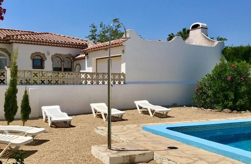 Miami Platja Cottage | Central Miami Playa Villa with Pool