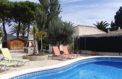 Miami Platja Cottage | Central Miami Villa with Private Pool and Wifi