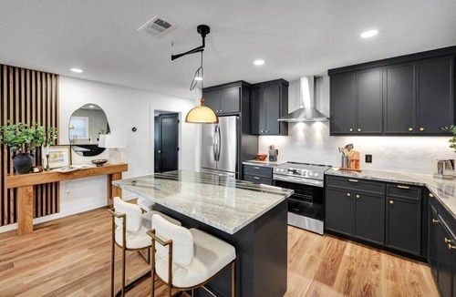 Midland House | Central Midland Modern Retreat