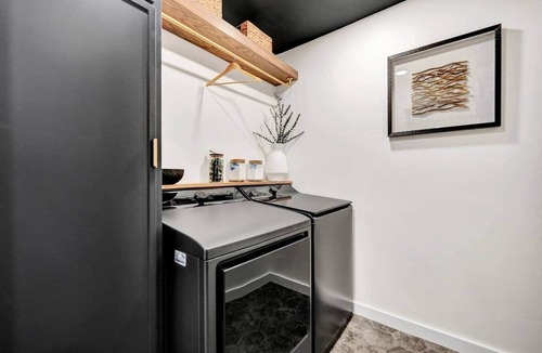 Midland House | Central Midland Modern Retreat