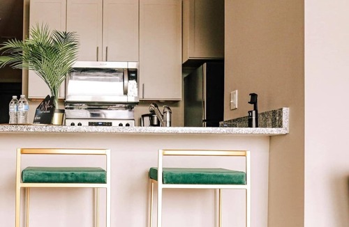 Central Midtown Apartment | Central Midtown Location Walkable to Attractions