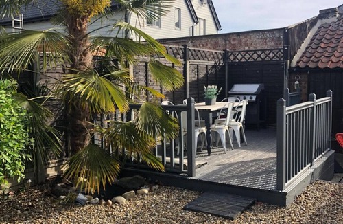 Newmarket House | Central Mill Hill Home – Spacious 4BR 1.5BATH Free Parking