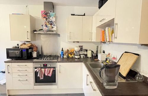 Hackney Wick Apartment | Central & Modern 1BD Flat with Balcony, Hackney!