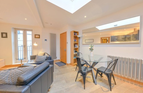 St Albans Apartment | Central Modern 2 Bed With Parking