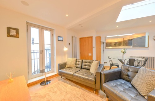 St Albans Apartment | Central Modern 2 Bed With Parking