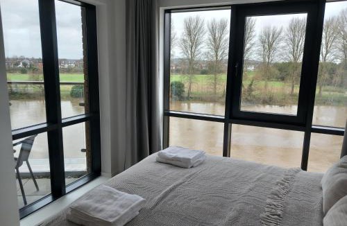 Nottingham Apartment | Central Modern and Spacious River view Apartment with parking