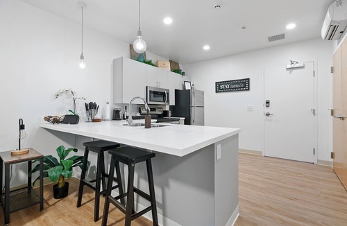 Downtown Columbus Bed & Breakfast | Central Modern Apartment