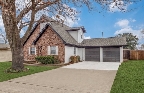 Haltom City House | Central Modern DFW Perfect for Families & Groups!