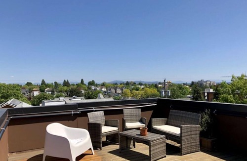 Squire Park House | Central Modern Home with Rooftop