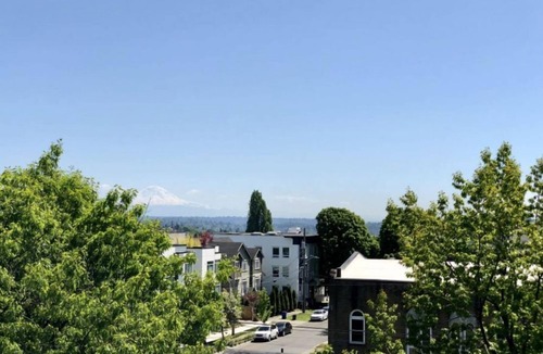 Squire Park House | Central Modern Home with Rooftop