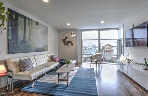 Squire Park House | Central Modern Home with Rooftop