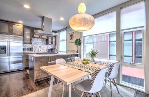 Squire Park House | Central Modern Home with Rooftop