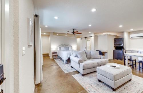 Owasso Apartment | Central & Modern Studio w/Workspace in Owasso!