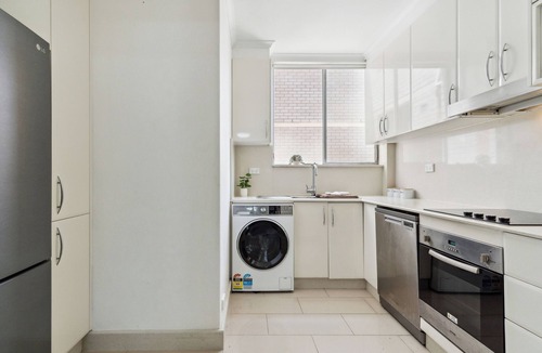 Mosman Apartment | Central Mosman 2BR Family Unit with Bunk Beds & Parking.