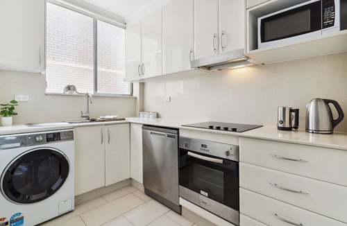 Mosman Apartment | Central Mosman 2BR Family Unit with Bunk Beds & Parking.