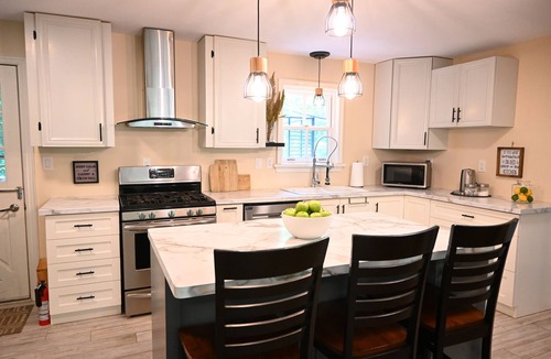 Huntsville House | Central Muskoka, beach, dock, game rm, watercraft, 6 beds