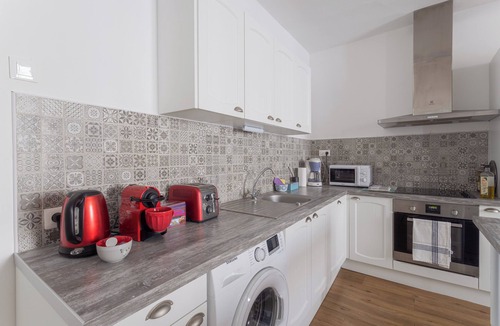 Cite Apartment | Central Narbonne with Rooftop Terrace