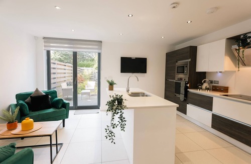 Gateshead House | Central Newcastle Retreat