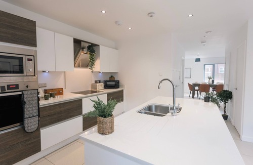 Gateshead House | Central Newcastle Retreat