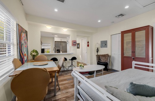 Little Haiti House | Central Oasis Free Parking