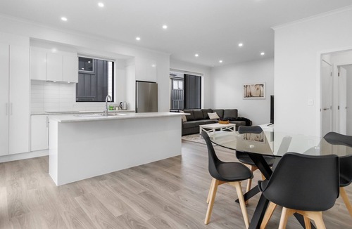 Hamilton North Other | Central Oasis - Hamilton Holiday Townhouse