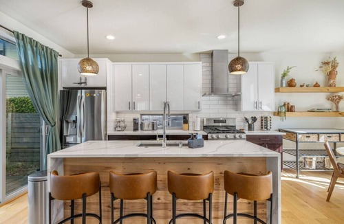 North Beacon Hill Villa | Central Oasis: Roof Terrace