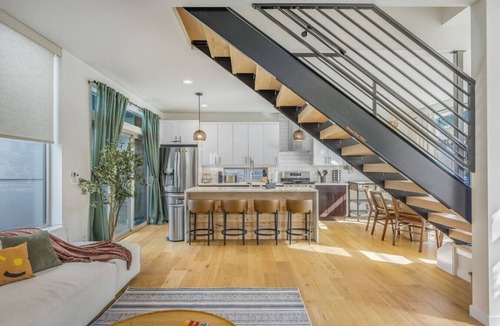 North Beacon Hill Villa | Central Oasis: Roof Terrace