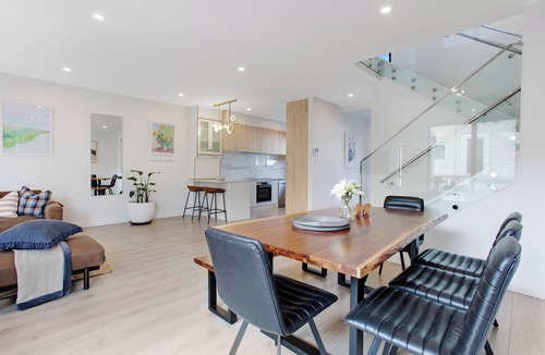 Sandringham Apartment | Central Oasis Townhouse with Parking