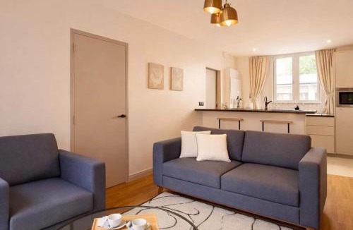 Plaisance Apartment | Central Paris Deluxe flat for 5 near Montparnasse