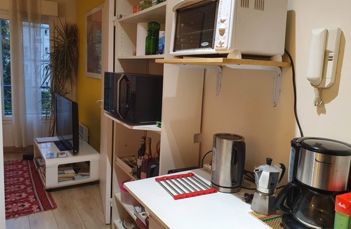 Combat Apartment | Central Paris jardin dans residence Standing Securisée Buttes Chaumont