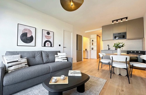 13th Arrondissement Apartment | Central Paris Premium flat balcony & lift for 5