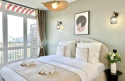 13th Arrondissement Apartment | Central Paris Premium flat balcony & lift for 5