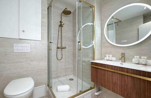 13th Arrondissement Apartment | Central Paris Premium flat balcony & lift for 5