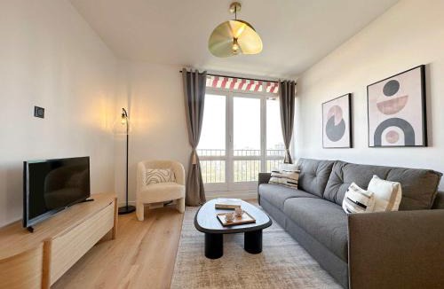 13th Arrondissement Apartment | Central Paris Premium flat balcony & lift for 5