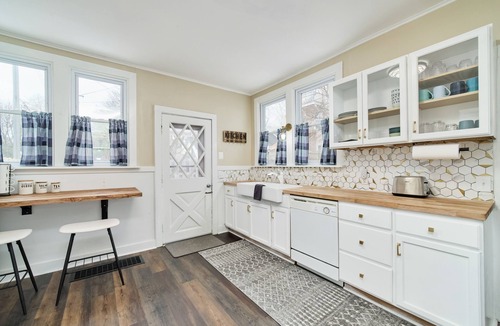 Manistee House | Central & Peaceful 3-bed home with a fireplace