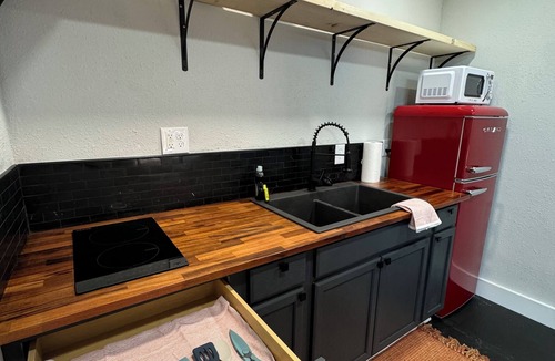 Florida Panhandle House | Central Pensacola Studio, Groovy & Spacious