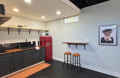 Florida Panhandle House | Central Pensacola Studio, Groovy & Spacious