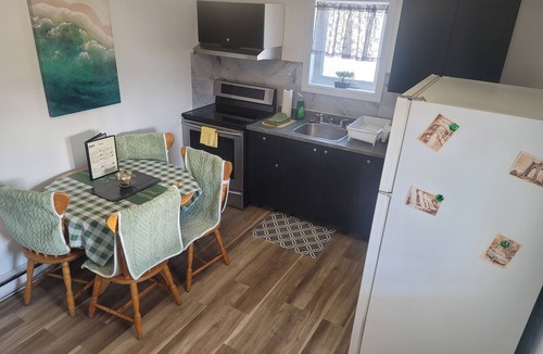 Edmundston Apartment | Central place, next to highway, smart tv+netflix+prime+wifi